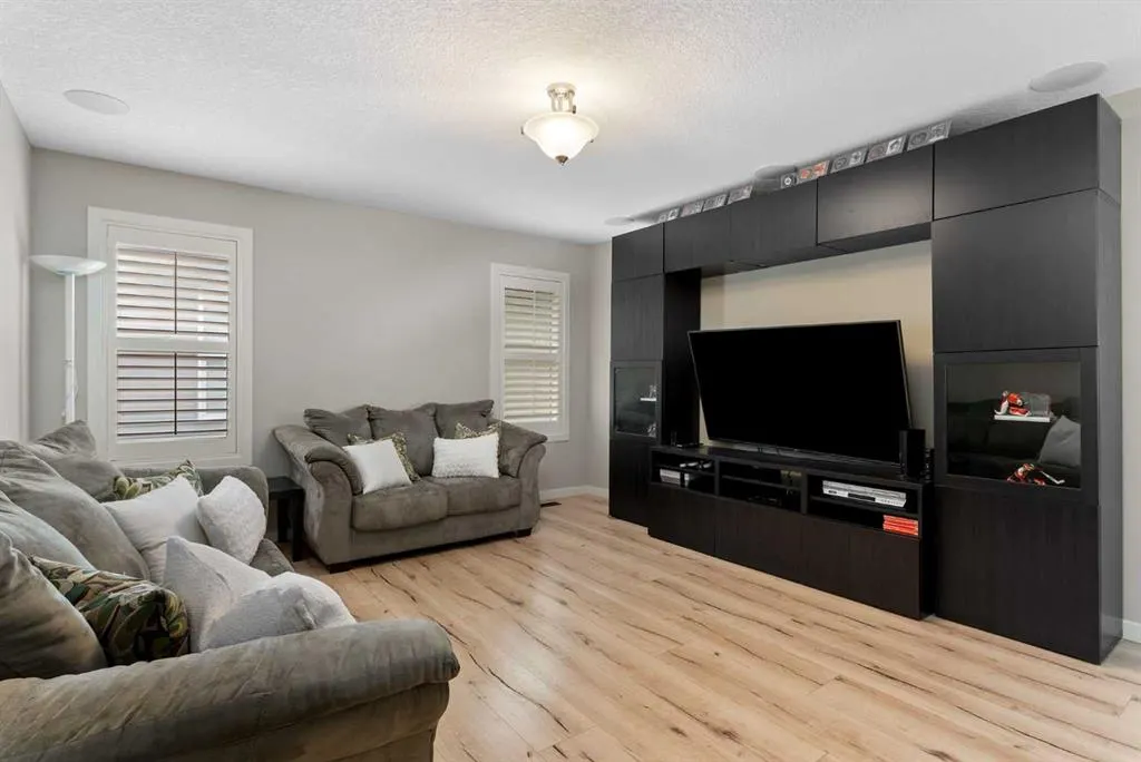 220 Auburn Meadows Crescent SE