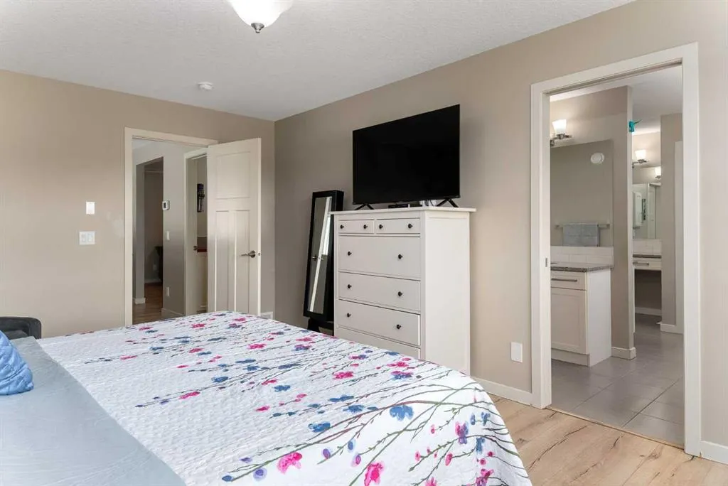 220 Auburn Meadows Crescent SE