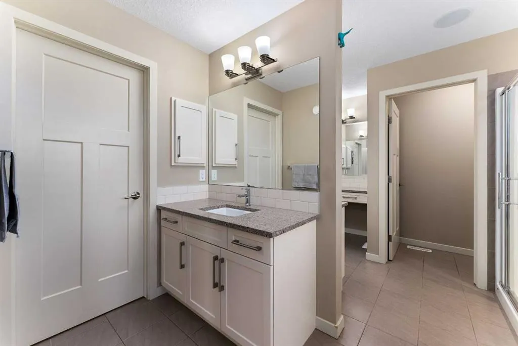 220 Auburn Meadows Crescent SE