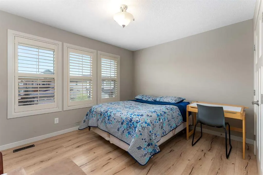 220 Auburn Meadows Crescent SE