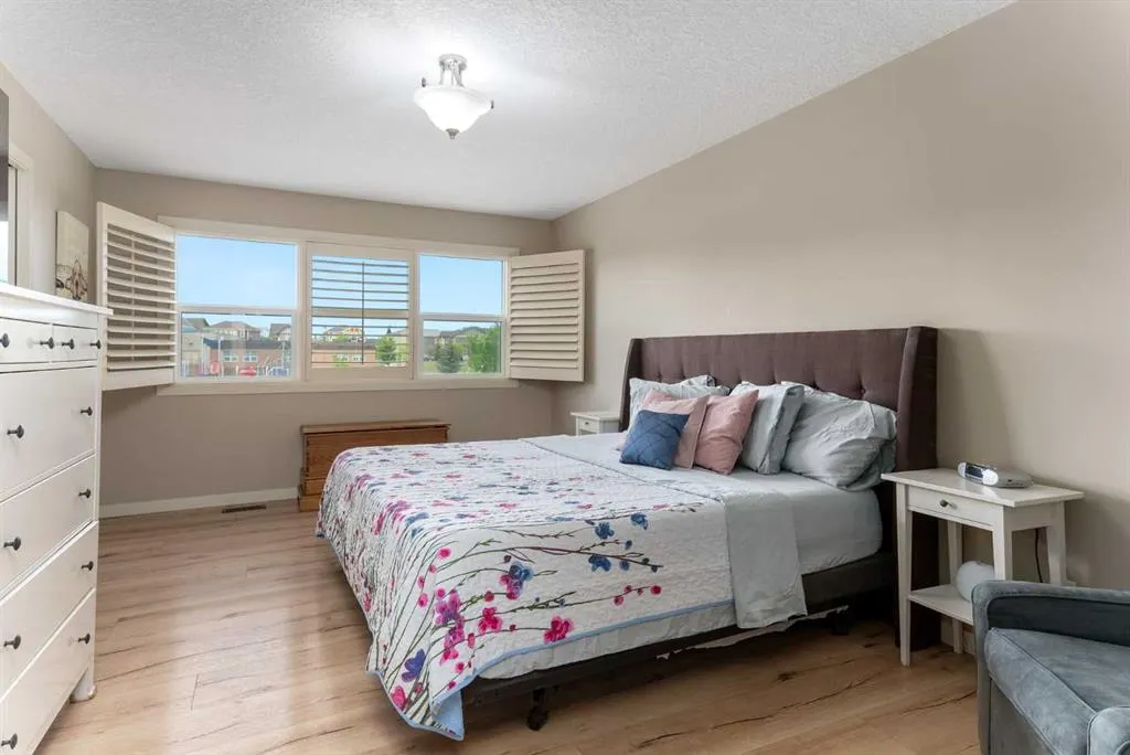 220 Auburn Meadows Crescent SE