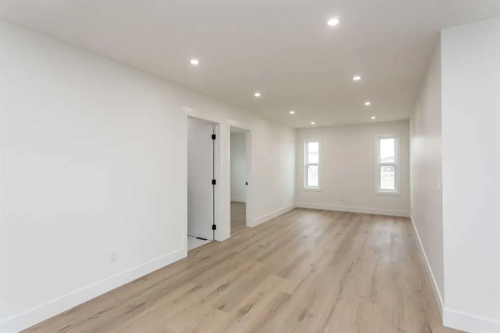 17 Thatcher Avenue