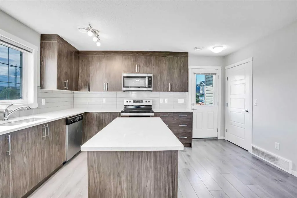 7451 Falconridge Boulevard NE, #1404
