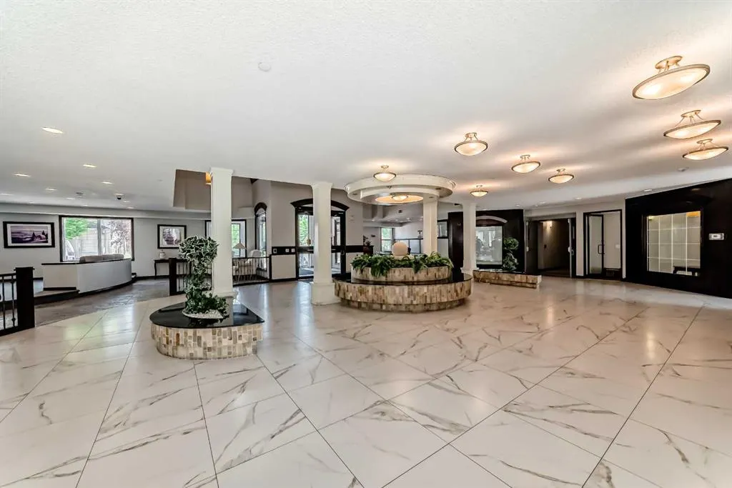 8 Prestwick Pond Terrace SE, #202