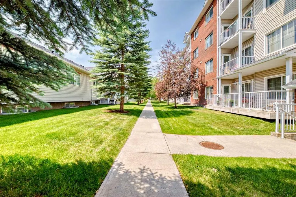 8 Prestwick Pond Terrace SE, #202