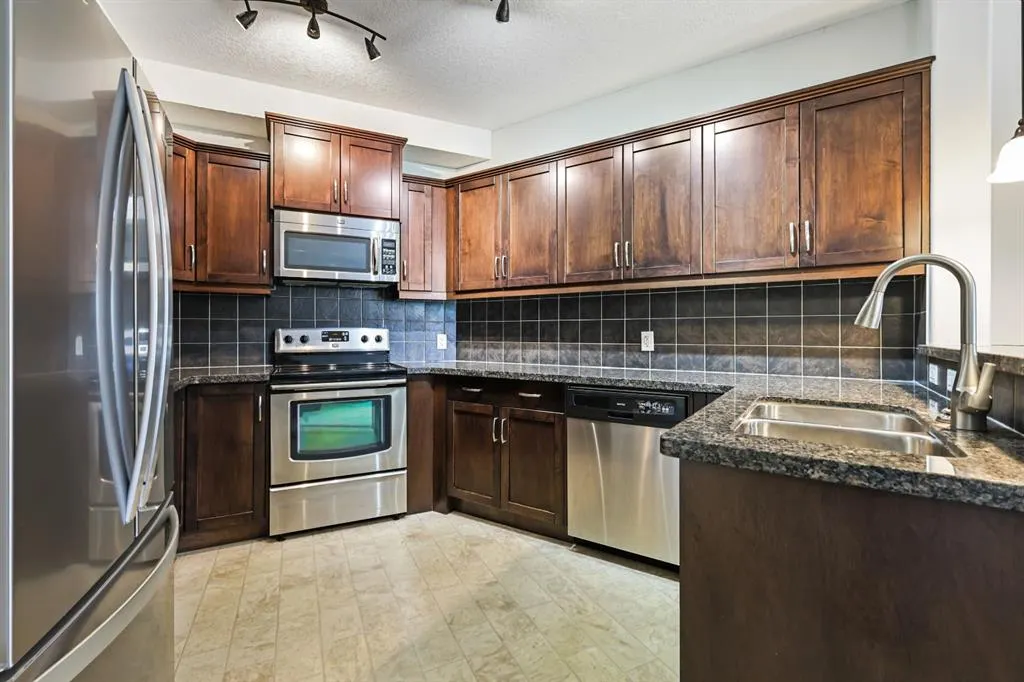 77 George Fox Trail, #107