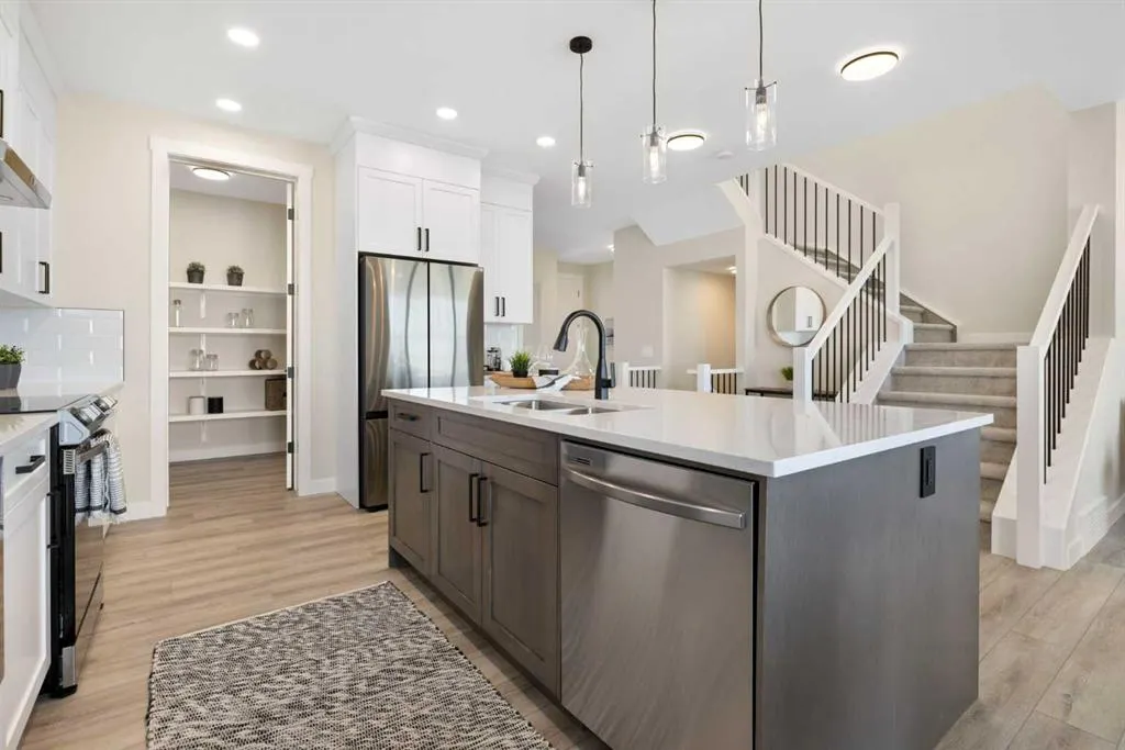 390 Kinniburgh Loop