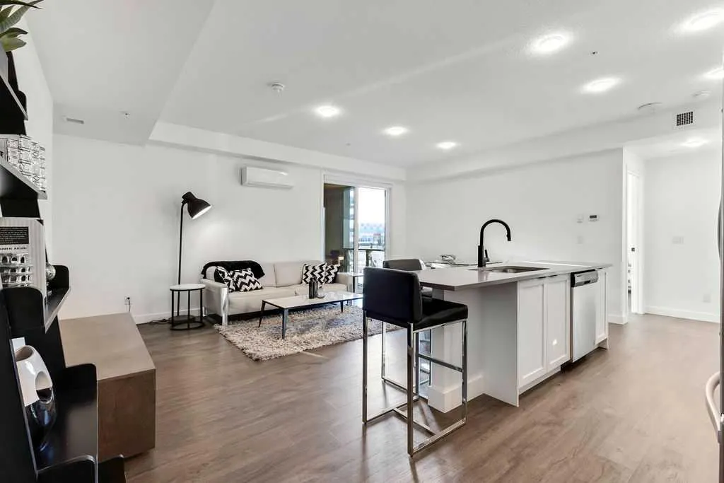 4138 University Avenue NW, #305