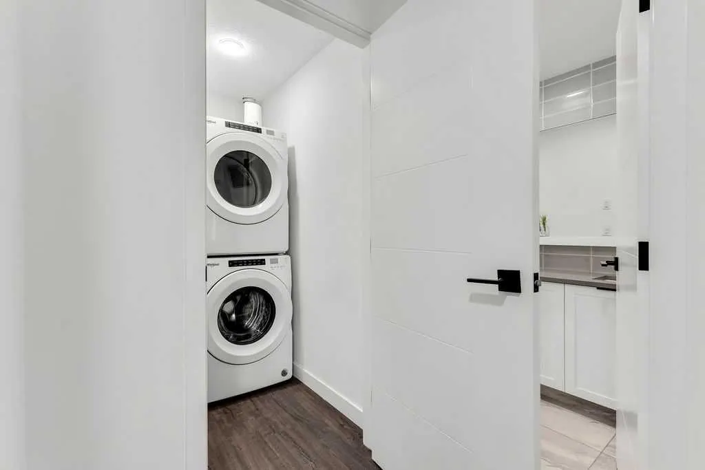 4138 University Avenue NW, #305