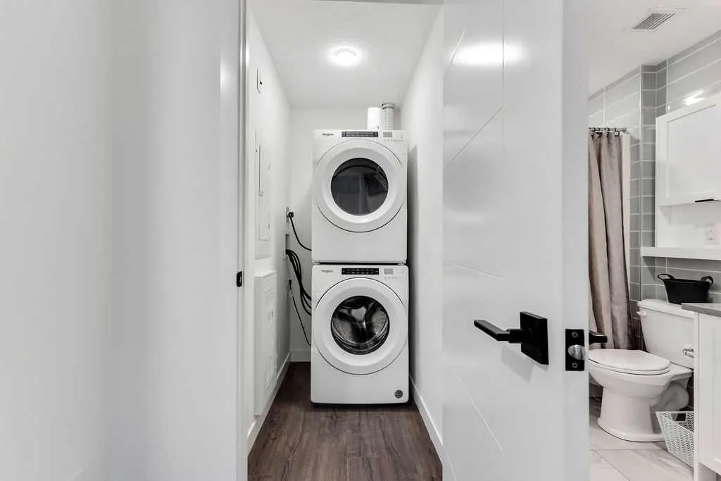 4138 University Avenue NW, #305