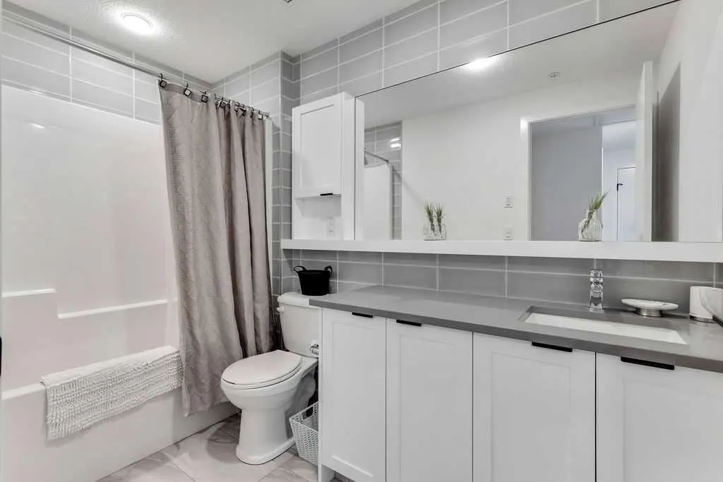 4138 University Avenue NW, #305