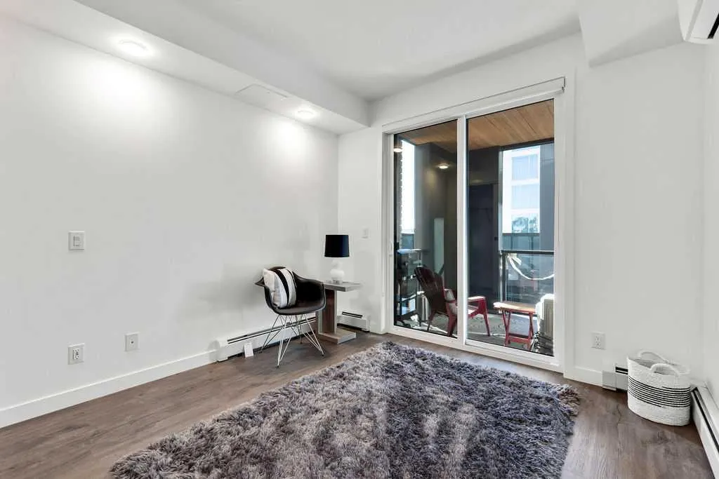 4138 University Avenue NW, #305