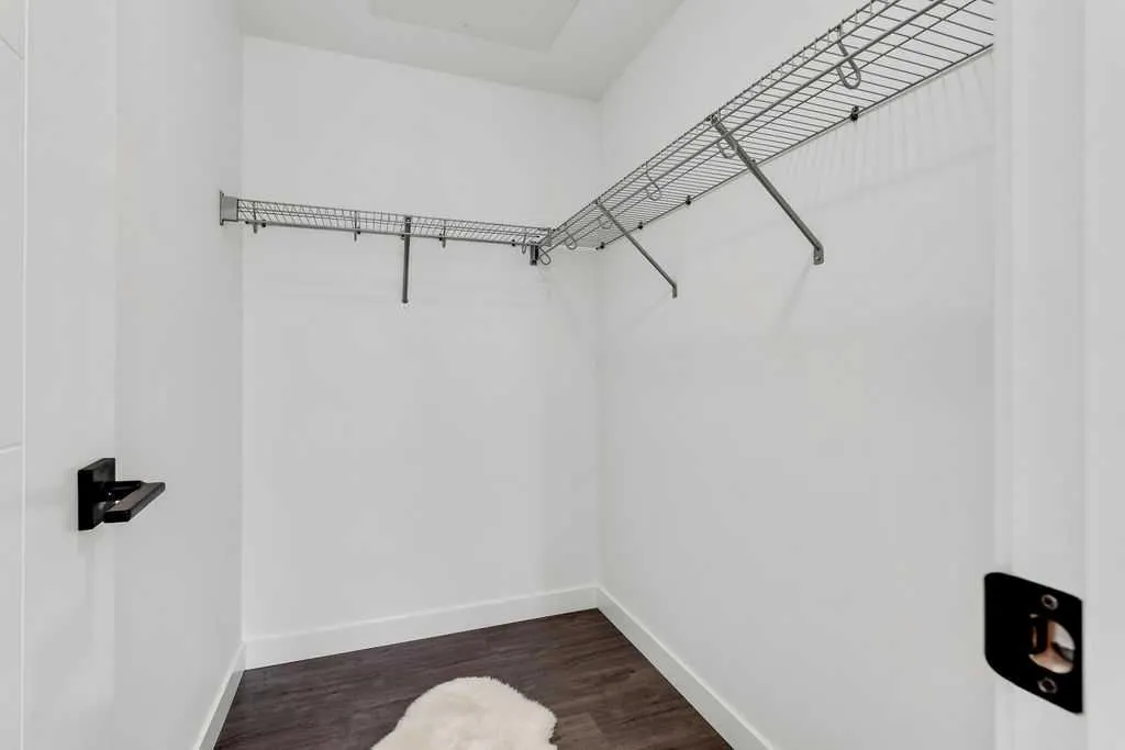 4138 University Avenue NW, #305