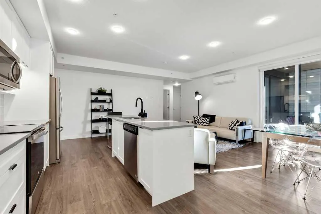 4138 University Avenue NW, #305