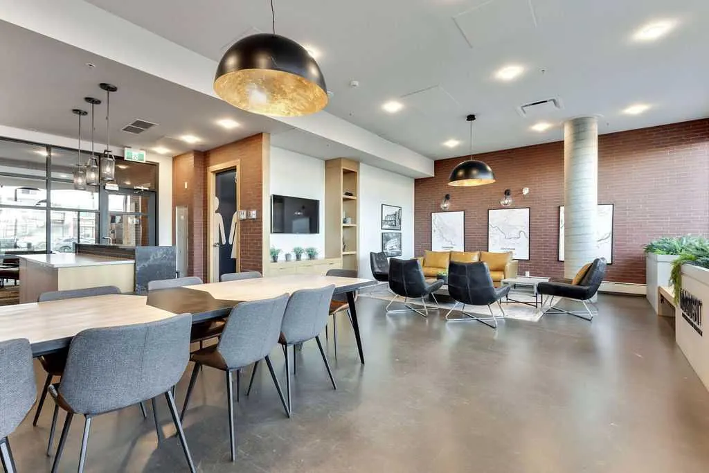 4138 University Avenue NW, #305