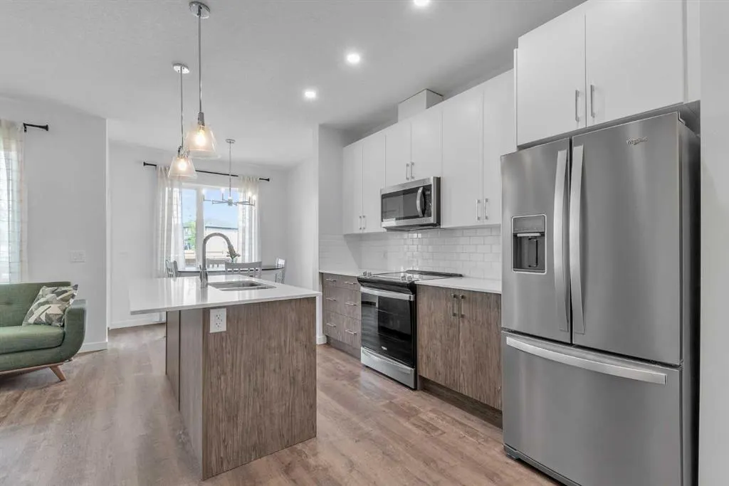 25 Evanscrest Mews NW, #407