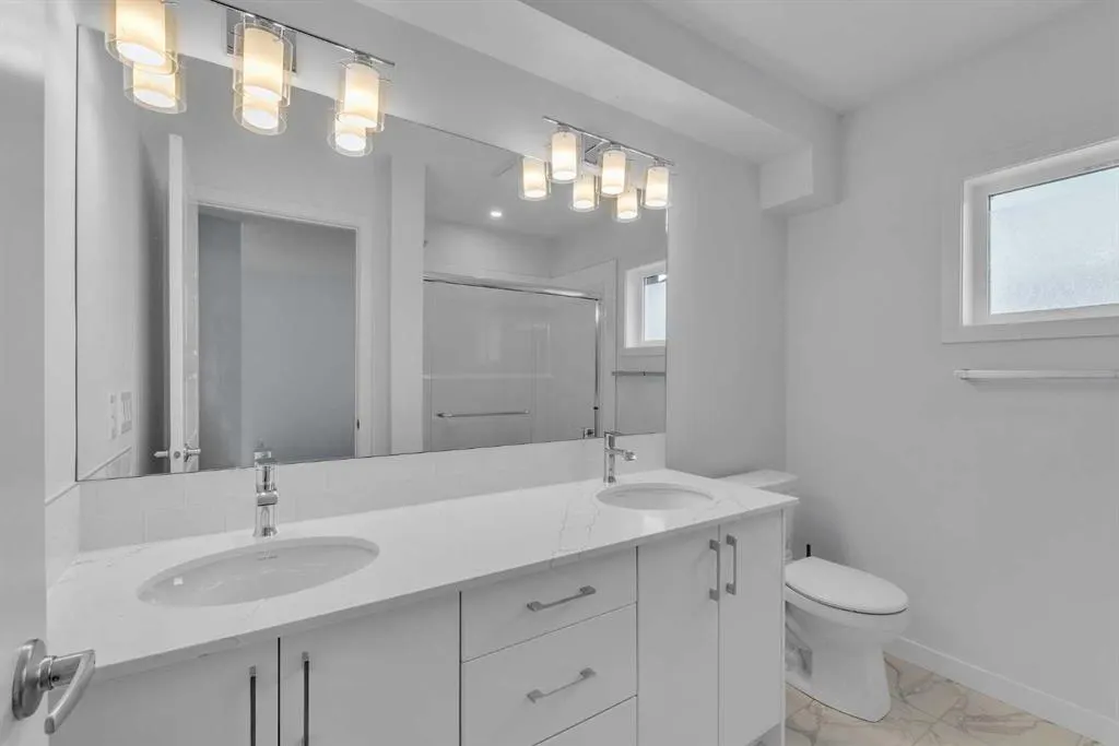 25 Evanscrest Mews NW, #407