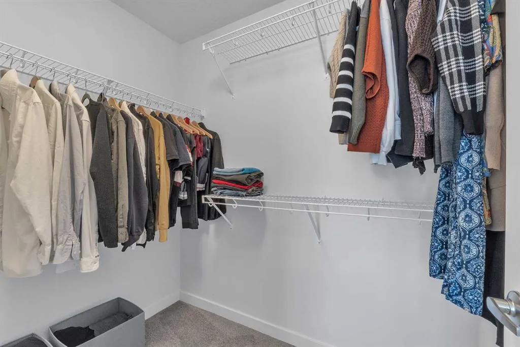 25 Evanscrest Mews NW, #407