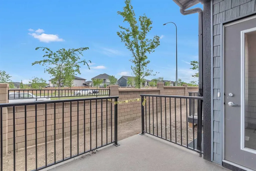 25 Evanscrest Mews NW, #407