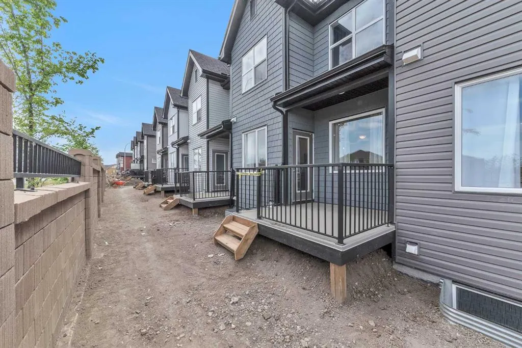 25 Evanscrest Mews NW, #407