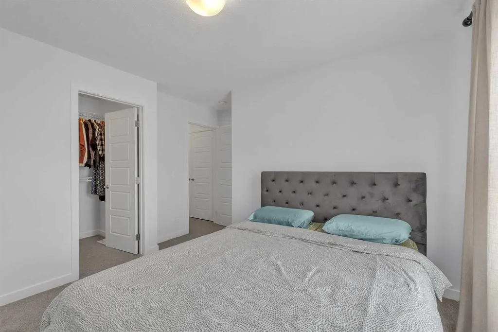 25 Evanscrest Mews NW, #407