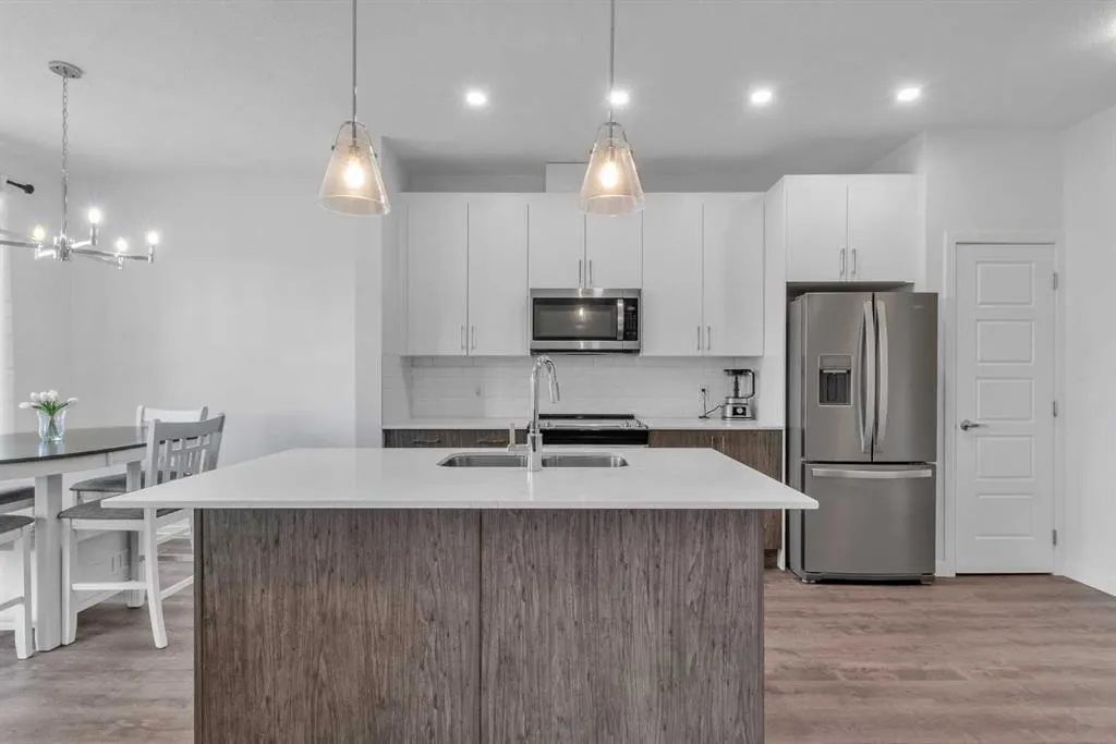 25 Evanscrest Mews NW, #407