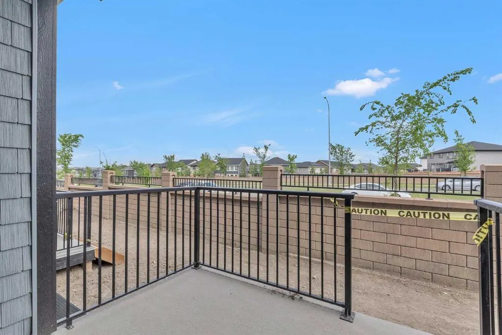 25 Evanscrest Mews NW, #407