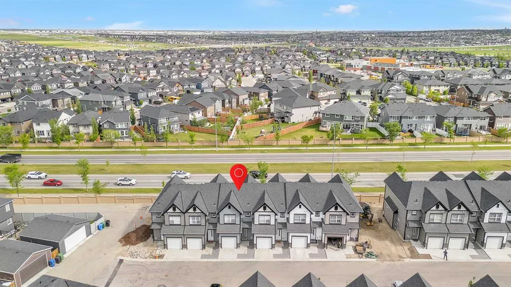 25 Evanscrest Mews NW, #407