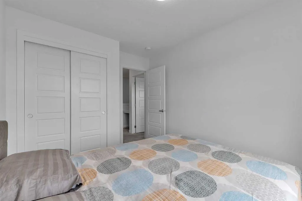 25 Evanscrest Mews NW, #407