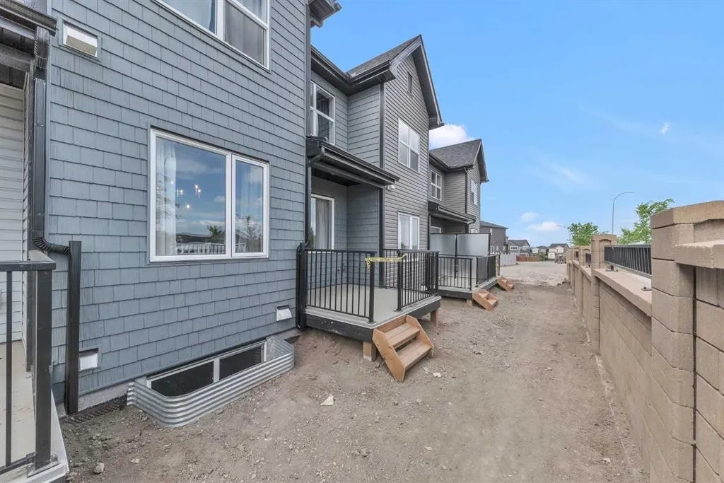 25 Evanscrest Mews NW, #407
