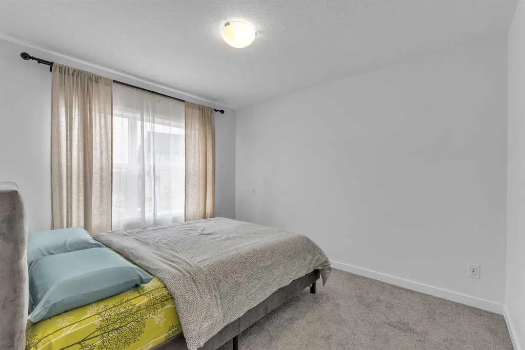 25 Evanscrest Mews NW, #407