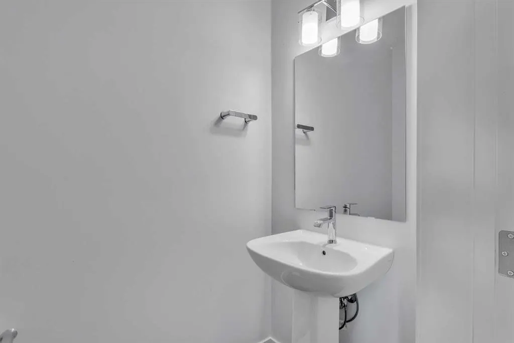 25 Evanscrest Mews NW, #407