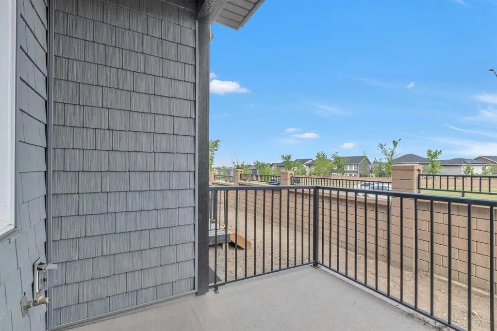 25 Evanscrest Mews NW, #407