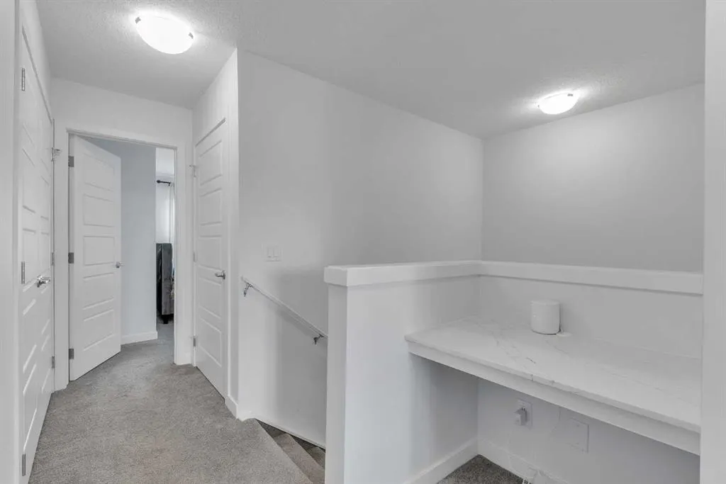 25 Evanscrest Mews NW, #407
