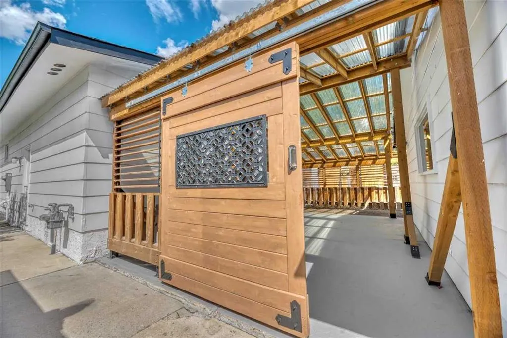 933 Macleod Trail SW