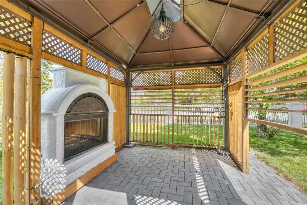 933 Macleod Trail SW