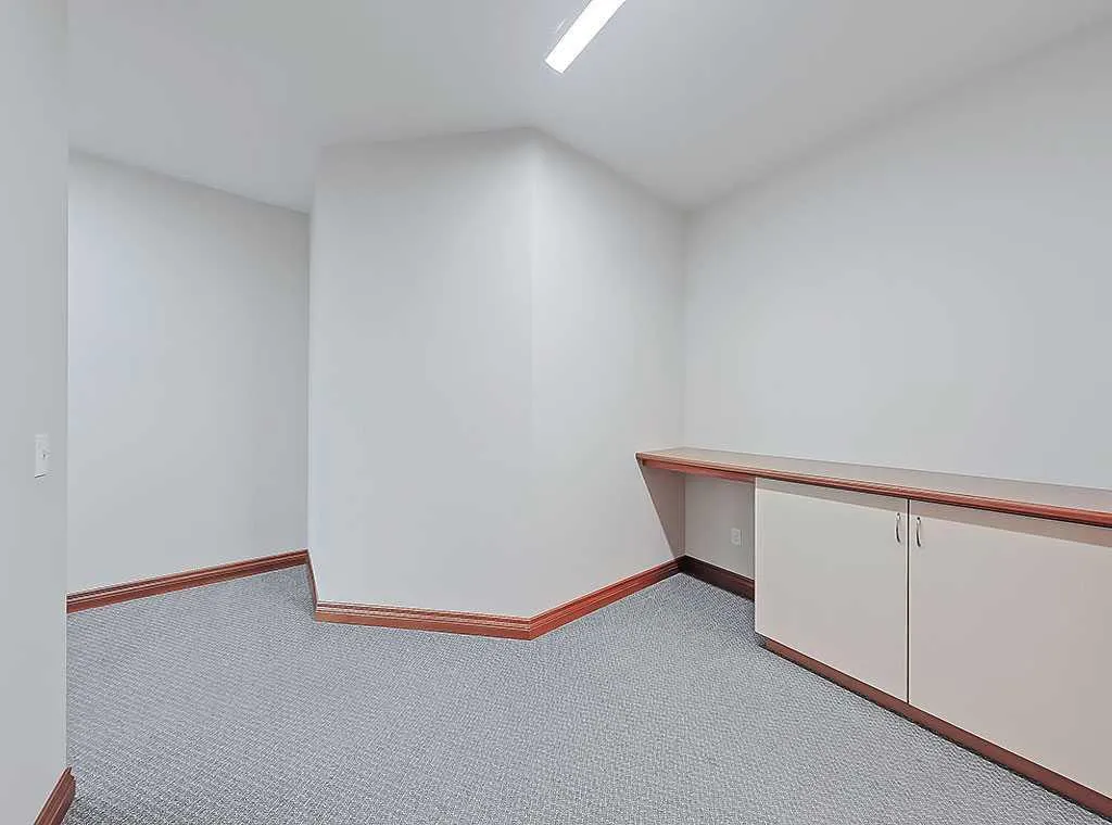 120 4 Avenue SW, #201