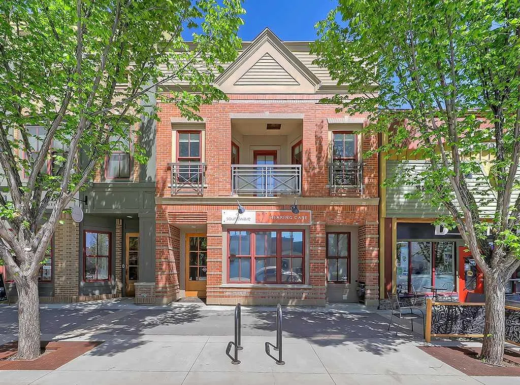 120 4 Avenue SW, #201