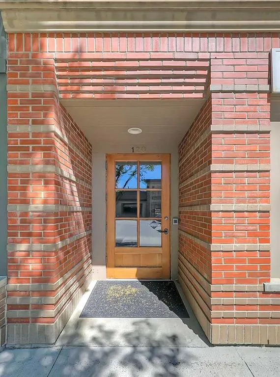 120 4 Avenue SW, #201