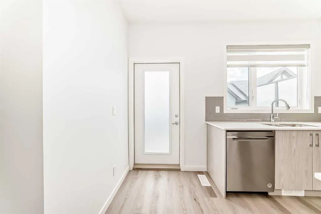 75 Evanscrest Common NW, #106