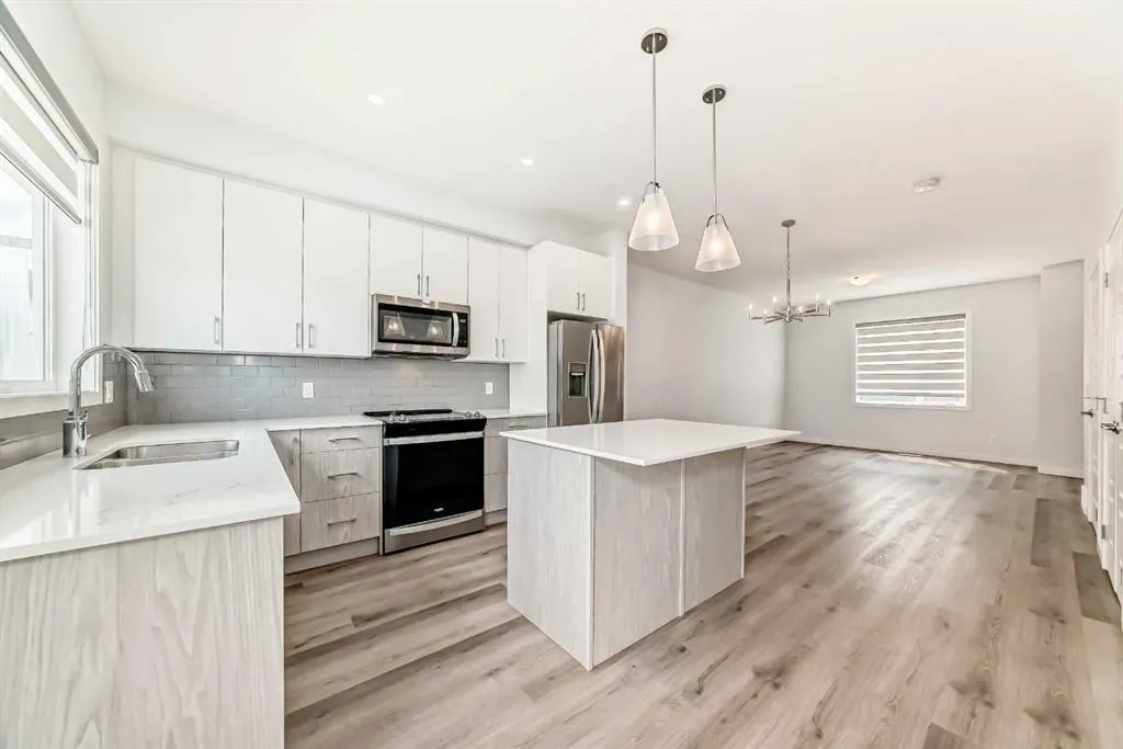 75 Evanscrest Common NW, #106