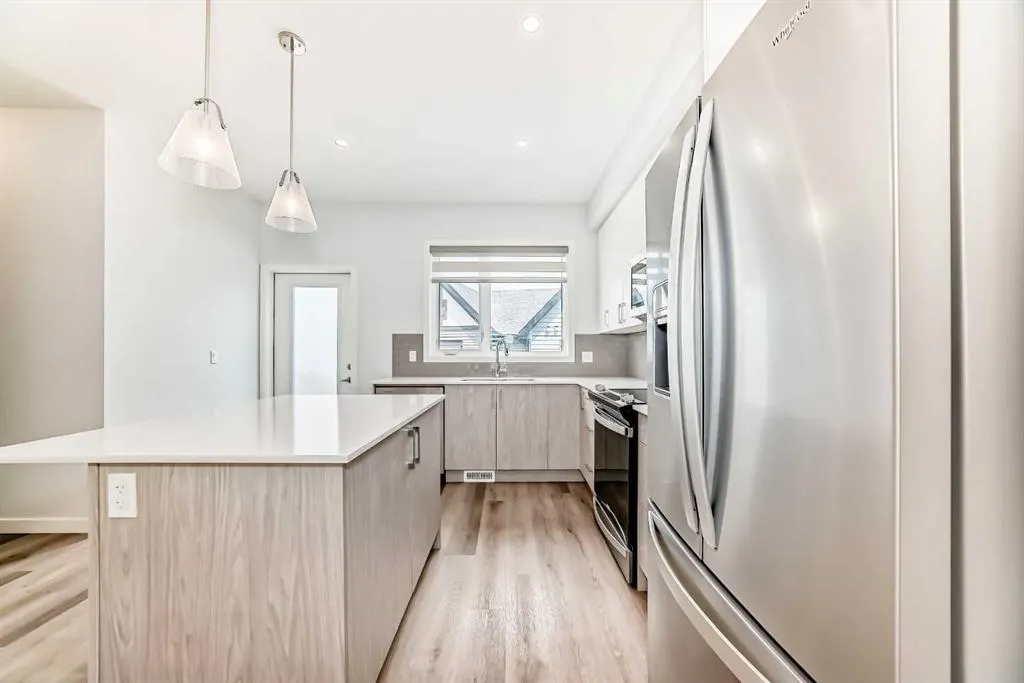 75 Evanscrest Common NW, #106