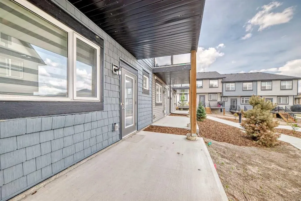 75 Evanscrest Common NW, #106