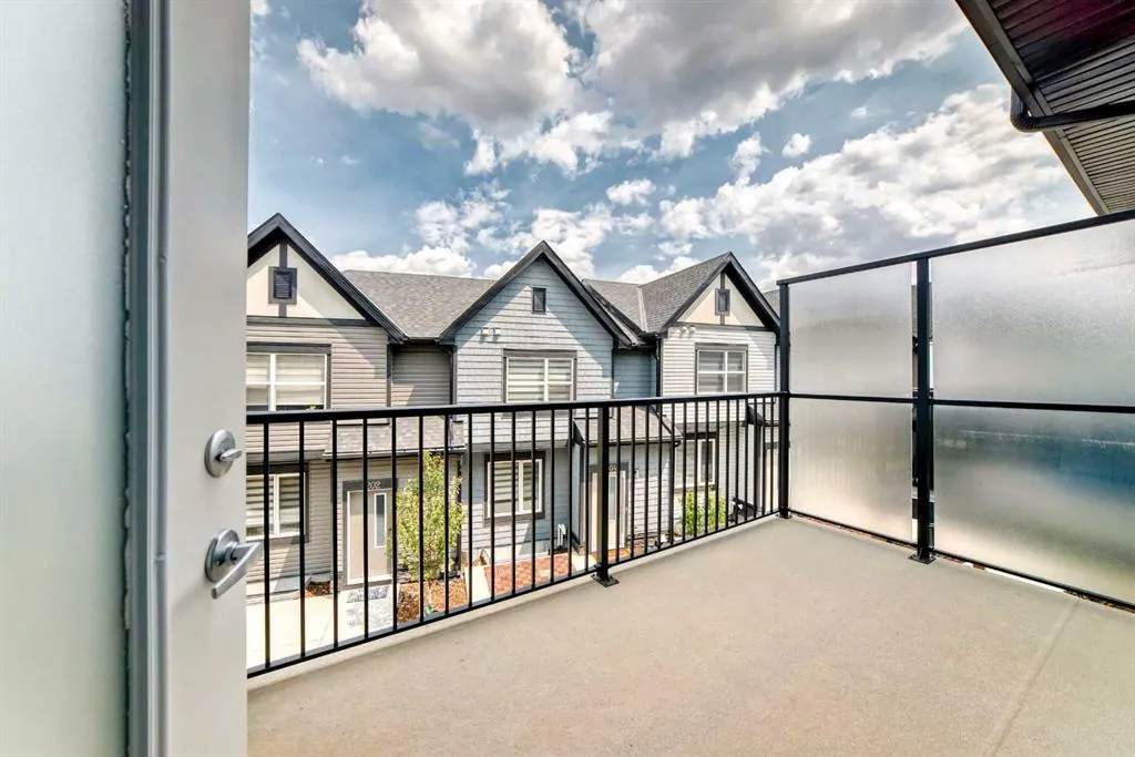 75 Evanscrest Common NW, #106