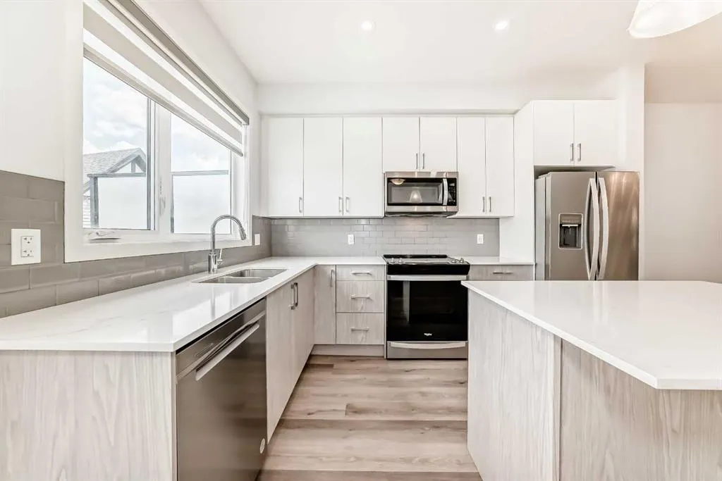 75 Evanscrest Common NW, #106