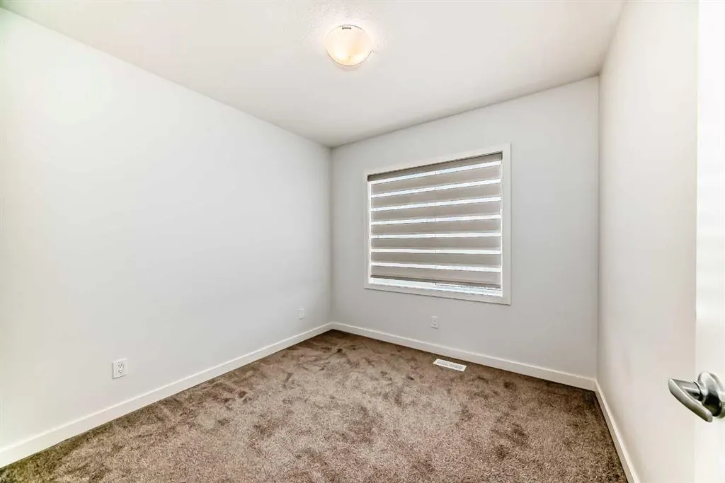 75 Evanscrest Common NW, #106
