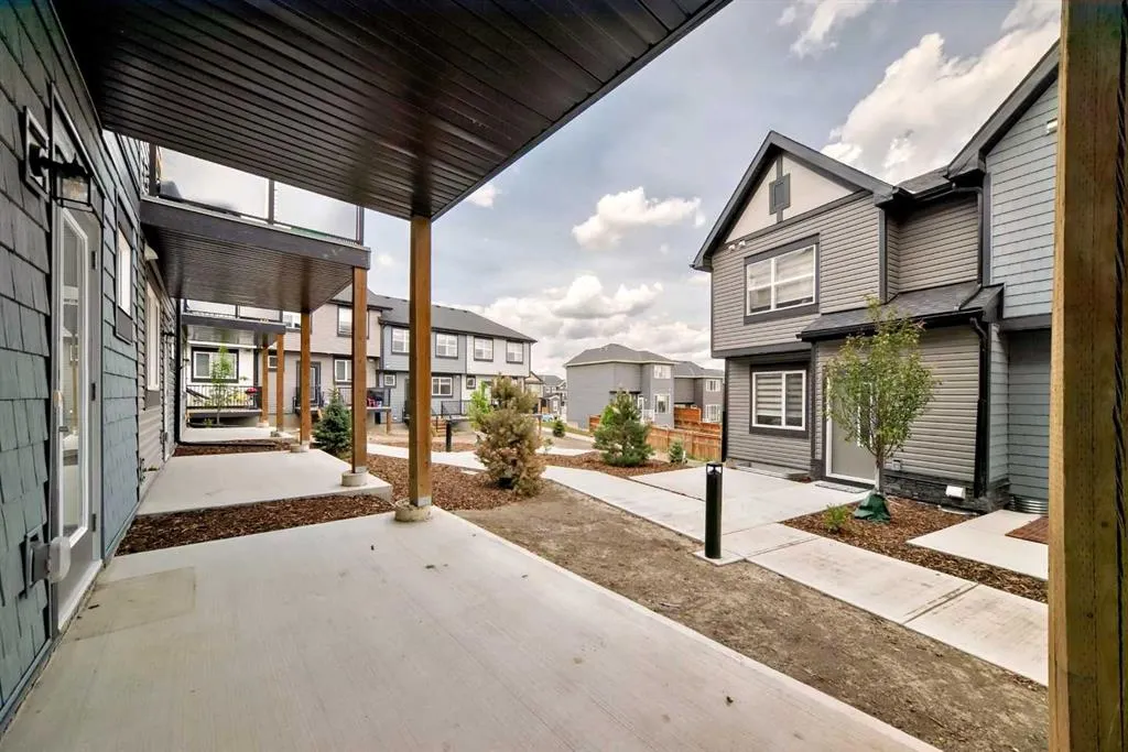 75 Evanscrest Common NW, #106