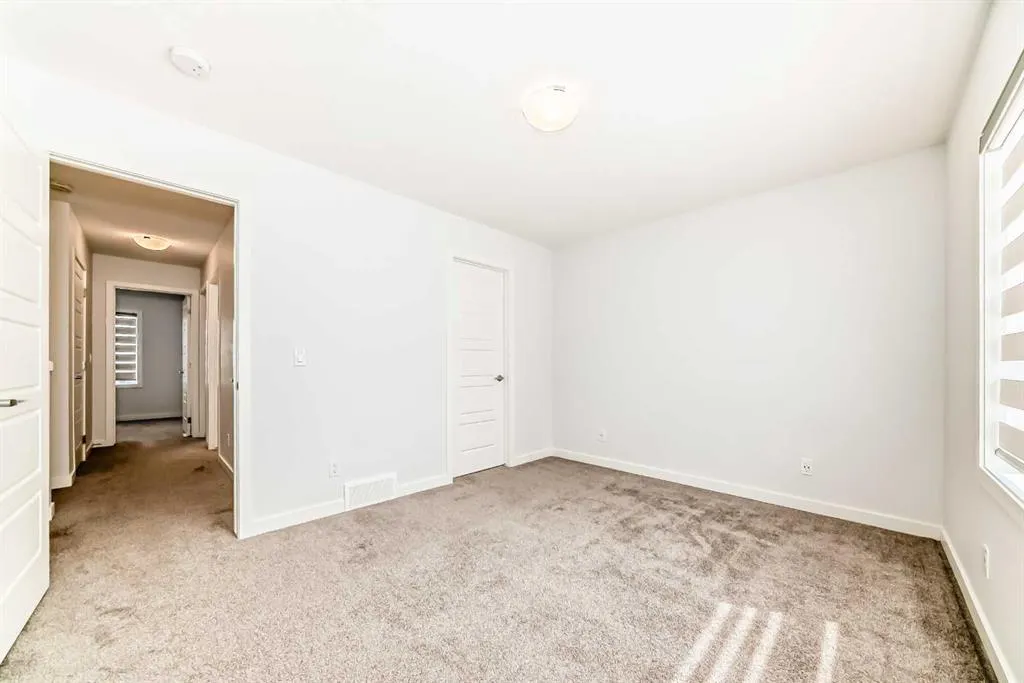 75 Evanscrest Common NW, #106