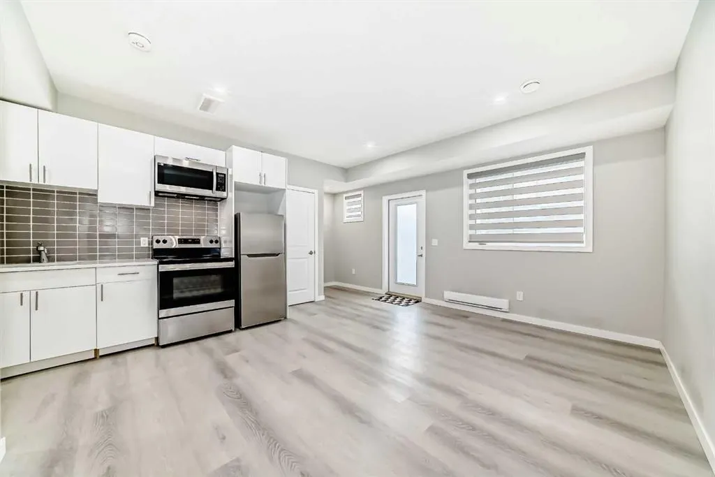 75 Evanscrest Common NW, #106
