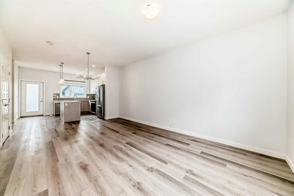 75 Evanscrest Common NW, #106
